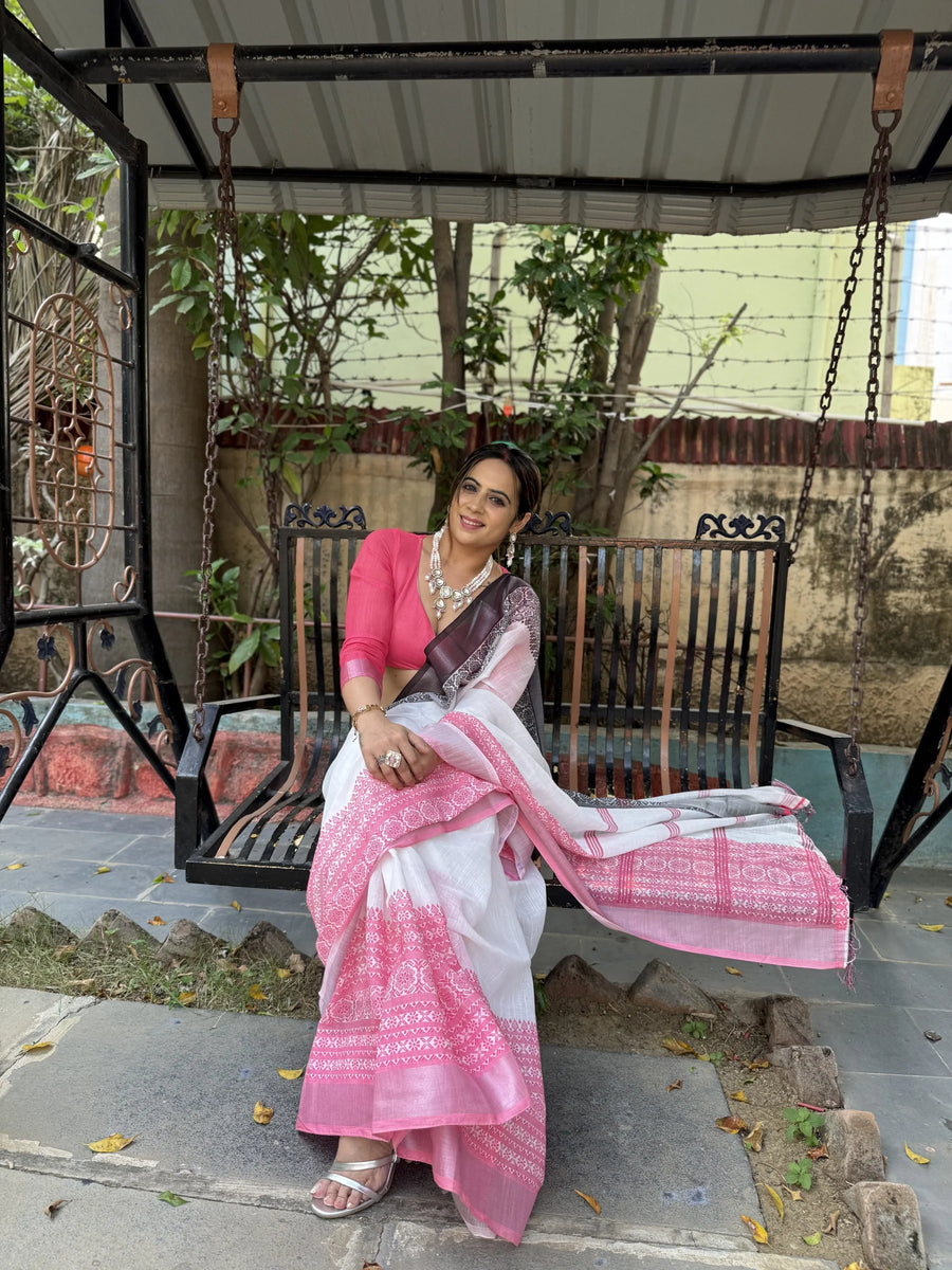 Elegant White Pure Linen Digital Printed Saree with Chevron Design and Intricate Red-Black Geometric Pallu – Tassel Details and Matching Blouse Piece