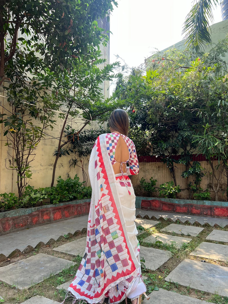 Elegant White and Pink Pure Linen Digital Printed Saree with Black Border, Tassels, and Blouse Piece – Intricate Floral and Geometric Design