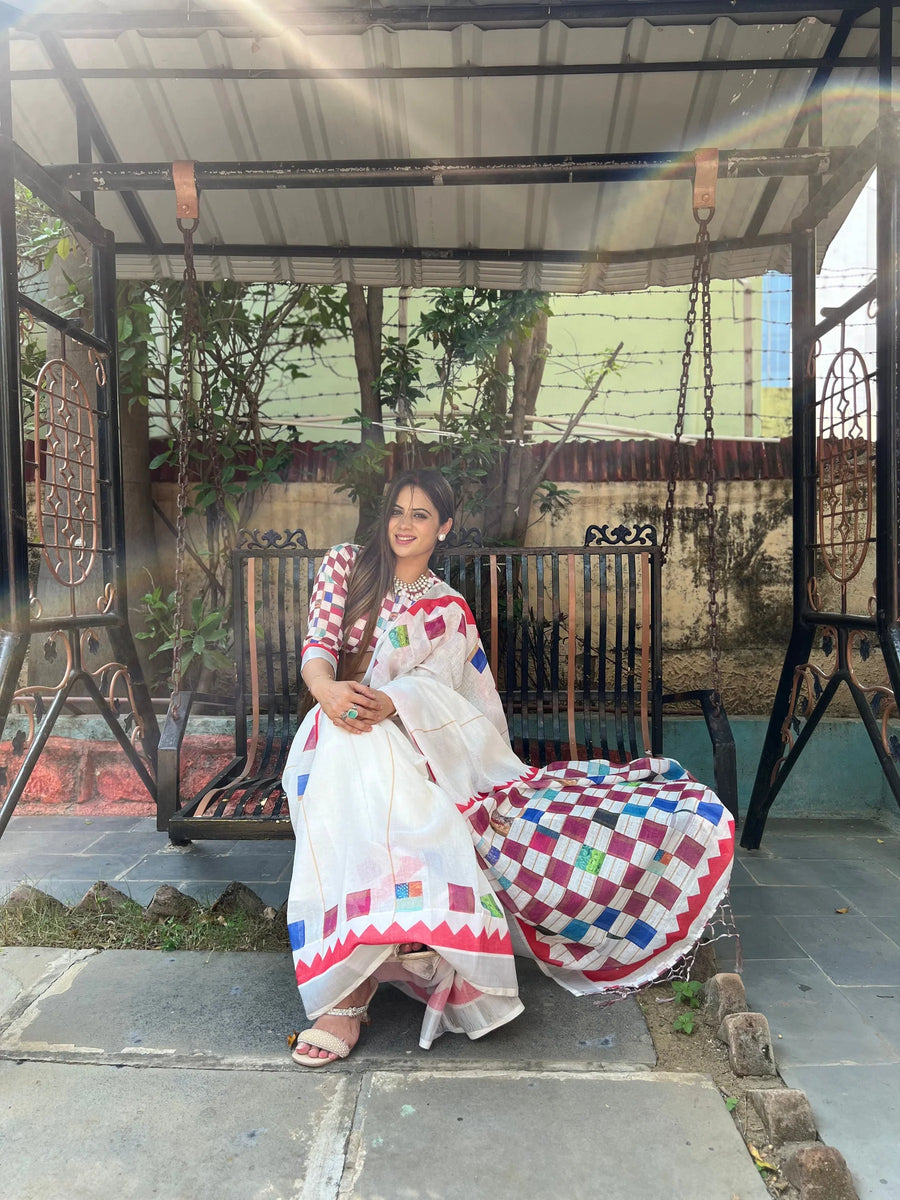 Elegant White and Pink Pure Linen Digital Printed Saree with Black Border, Tassels, and Blouse Piece – Intricate Floral and Geometric Design